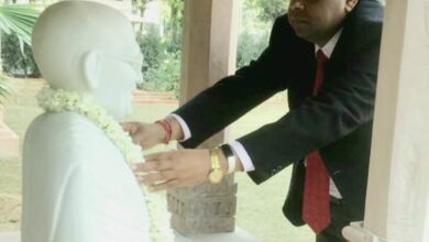 राजभवन में महात्मा गांधी की पुण्यतिथि पर दो मिनट का मौन रखकर दी गई श्रद्धांजलि…