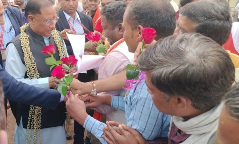 मुख्यमंत्री श्री विष्णु देव साय कबीरधाम जिले के बोडला विकासखंड के ग्राम कुसुमघटा स्थित हेलीपैड पहुंचे…