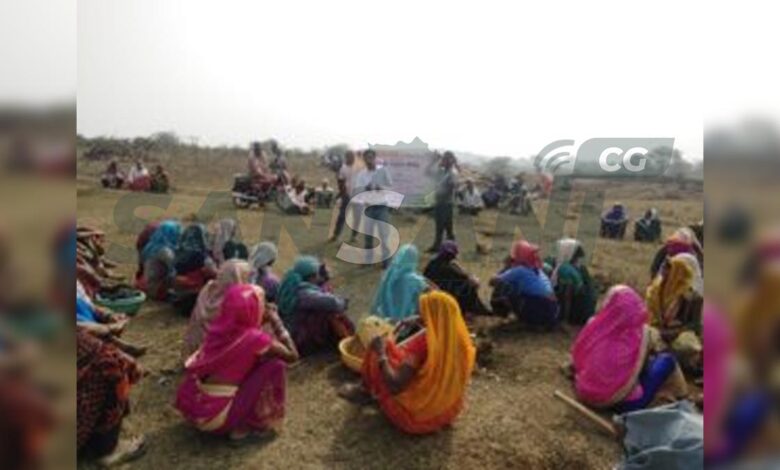 मनरेगा(रोजगार गारंटी) कार्य स्थल पर पहुंच मजदूरों को कराया कानून से अवगत…