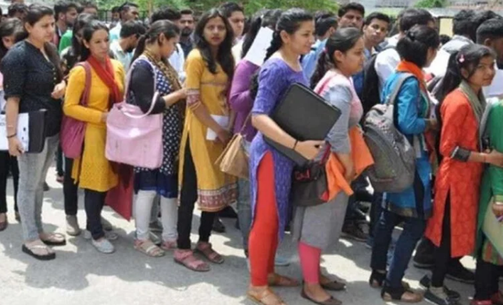 छत्तीसगढ़ में बेरोजगार युवाओं के हित में बड़ा फैसला, भर्ती की आयु सीमा 5 साल के लिए बढ़ी…