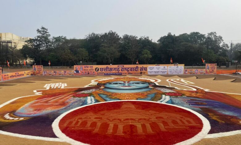 19600 वर्गफीट में धान से बनी रंगोली को देखने लगी लंबी लाइन…