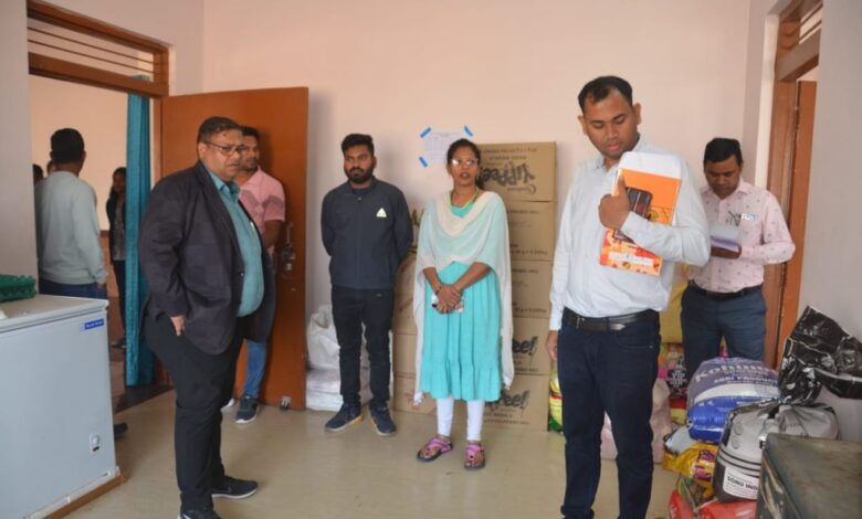 शिक्षा और स्वास्थ्य को लेकर DM ने प्रिंसिपल और अधीक्षक को भेजा नोटिस, जिम्मेदारों को लगाई फटकार…