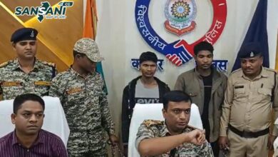 आतंक के खिलाफ पुलिस ने की बड़ी कार्रवाई, दो इनामी नक्सली हुए गिरफ्तार… आतंक के खिलाफ पुलिस ने की बड़ी कार्रवाई, दो इनामी नक्सली हुए गिरफ्तार…