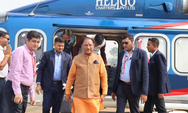 मुख्यमंत्री श्री विष्णु देव साय रायगढ़ जिले के इंद्रप्रस्थ स्टेडियम हेलीपेड पुसौर पहुंचे…