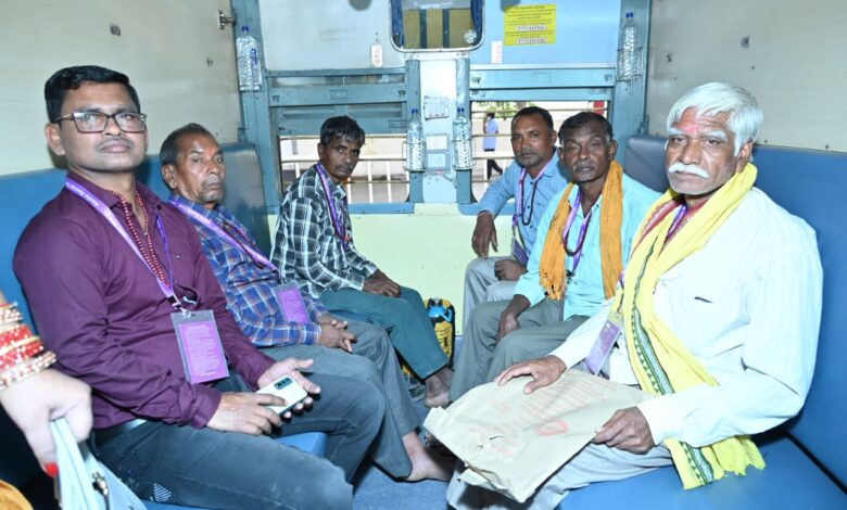 मुख्यमंत्री की पहल पर कर रहे अयोध्या दर्शन…