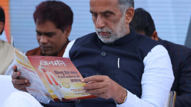 केंद्रीय राज्य मंत्री श्री कृष्ण पाल गुर्जर के हाथों में जनमन