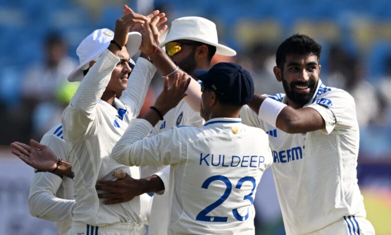 इंग्लैंड की पारी 319 रनों पर समाप्त, सिराज ने झटके 4 विकेट