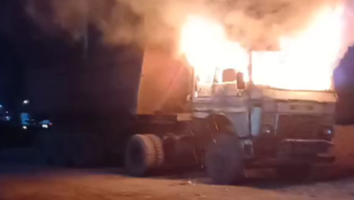 खड़े ट्रेलर में लगी भीषण आग, मदद नहीं मिलने से जलकर हुआ राख…