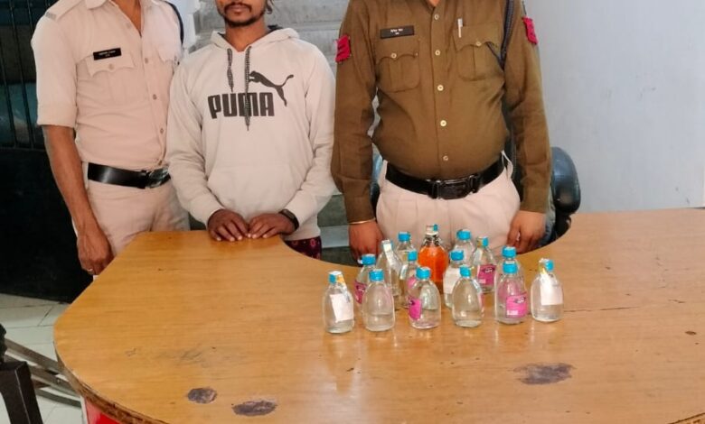 शराब बिक्री करने वाला चढ़ा पुलिस के हत्थे