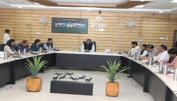 राजस्व प्रकरणों की हुई समीक्षा में कलेक्टर ने जताई नाराजगी, SDM का 7 दिन का वेतन काटने का दिया आदेश…