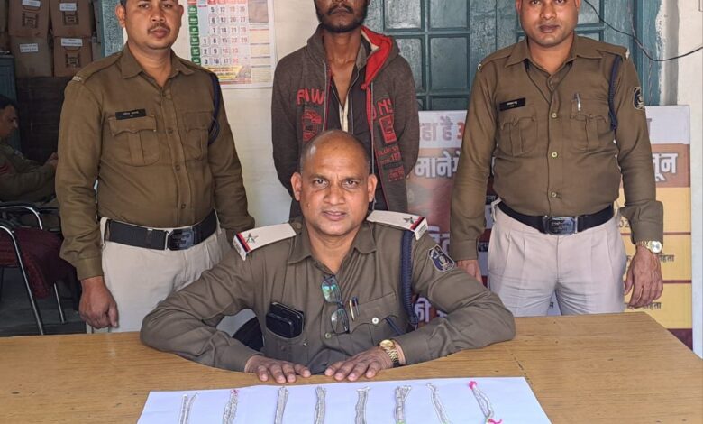 जेवर चुराने वाला पकड़ा गया जेवर चुराने वाला पकड़ा गया