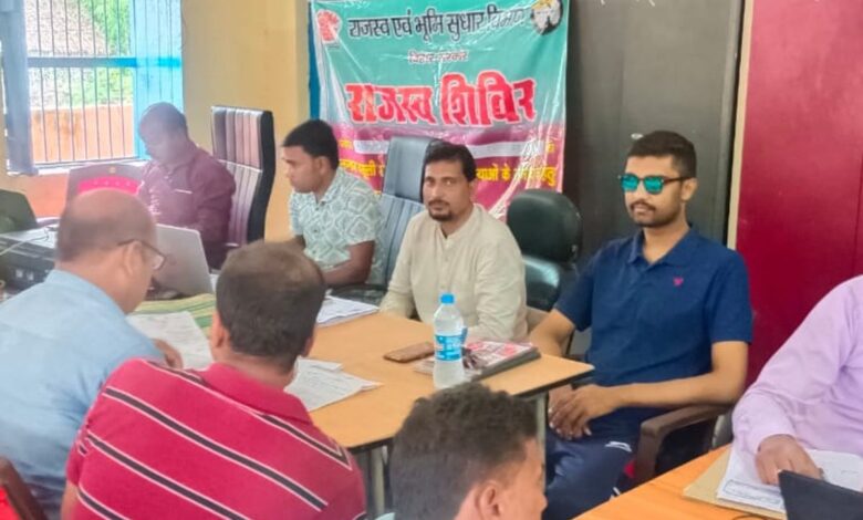 राजस्व शिविरों को ग्रामीणों और किसानों का मिला अच्छा प्रतिसाद