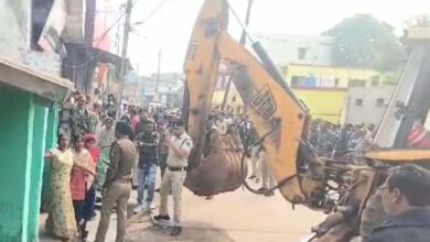 5 आरोपियों के घर पर चला बुलडोजर, हत्या मामले में हुए थे गिरफ्तार…