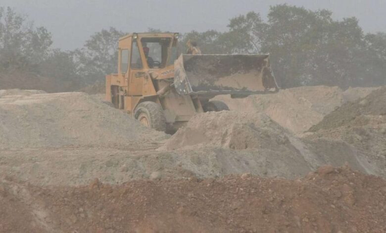 माफियाओं का कहर: राखड़ डालने से वातावरण हो रहा जहरीला, प्रशासन हो रहे बेबस…