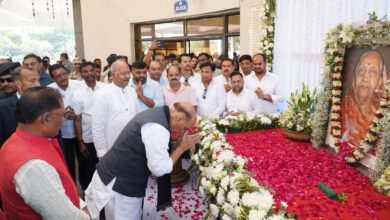 केन्द्रीय रक्षा मंत्री और मुख्यमंत्री स्कूल शिक्षा मंत्री श्री अग्रवाल की माता के शांति मिलन कार्यक्रम में हुए शामिल