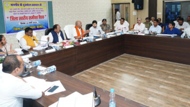 शासन की योजनाओं का निचले स्तर तक पहुंच सुनिश्चित करने प्रभारी मंत्री श्री बृजमोहन अग्रवाल ने दिए कड़े निर्देश