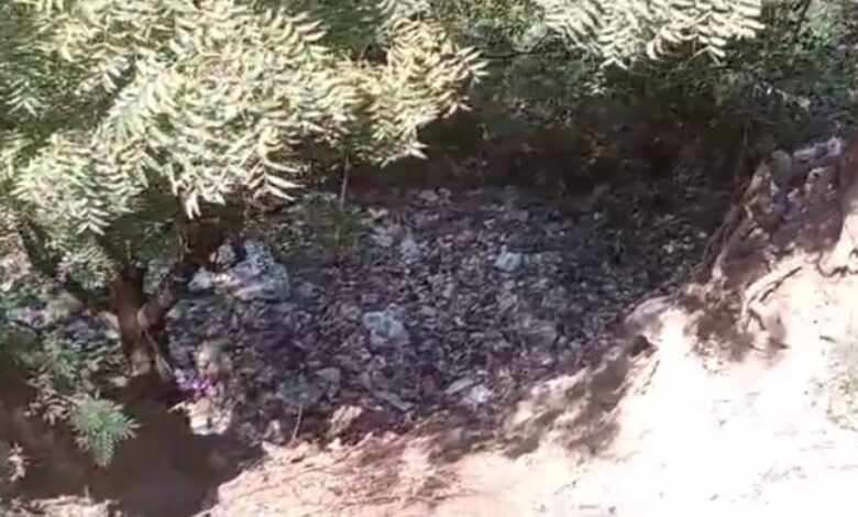 खदान में गिरी ढाई साल की मासूम बच्ची की मौत, बच्ची को बचाने मां ने लगाई छलांग…