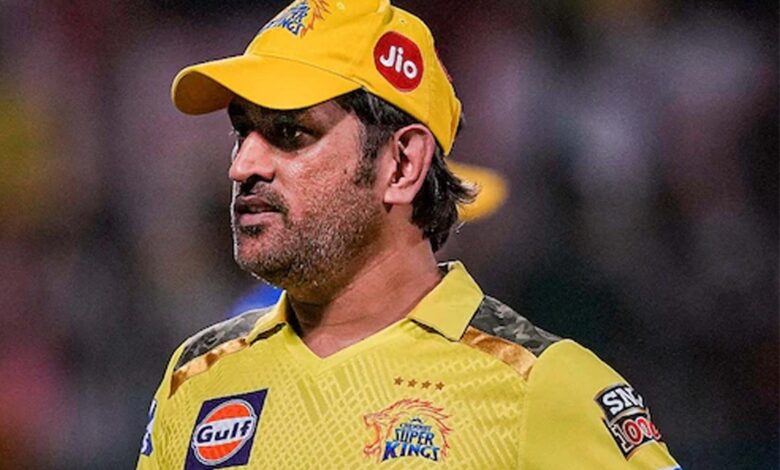 MS Dhoni ने CSK की कप्तानी छोड़ फैंस को दिया बड़ा झटका, ऋतुराज गायकवाड़ बने टीम के नये कप्तान