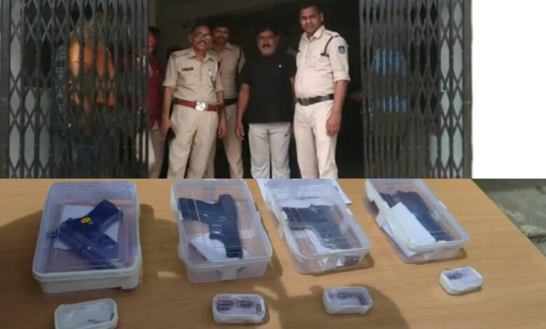 अवैध हथियार के साथ चार आरोपी गिरफ्तार, कोड वर्ड में करते थे डील…