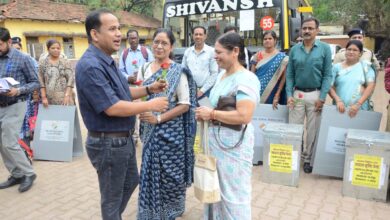 कलेक्टर ने पोस्टल बैलेट मतदान दलों को किया रवाना