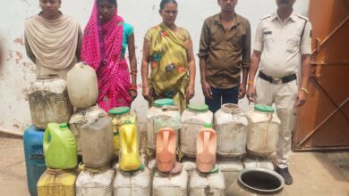 अवैध शराब बेचने वाले पकड़े गए