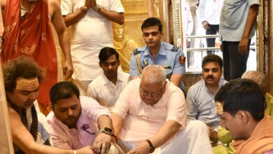 राज्यपाल ने काशी विश्वनाथ के दर्शन कर राष्ट्र की संपन्नता और खुशहाली की कामना की… राज्यपाल ने काशी विश्वनाथ के दर्शन कर राष्ट्र की संपन्नता और खुशहाली की कामना की…