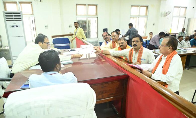 राजनांदगांव से भाजपा प्रत्याशी संतोष पांडेय ने दाखिल किया नामांकन, सीएम भी रहे मौजूद