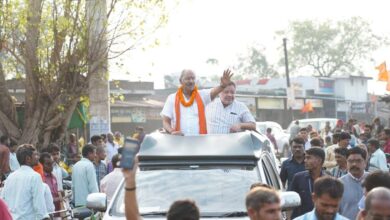 रायपुर लोकसभा उम्मीदवार बृजमोहन अग्रवाल ने तेज़ किया जनसंपर्क, अभनपुर में रोड शो