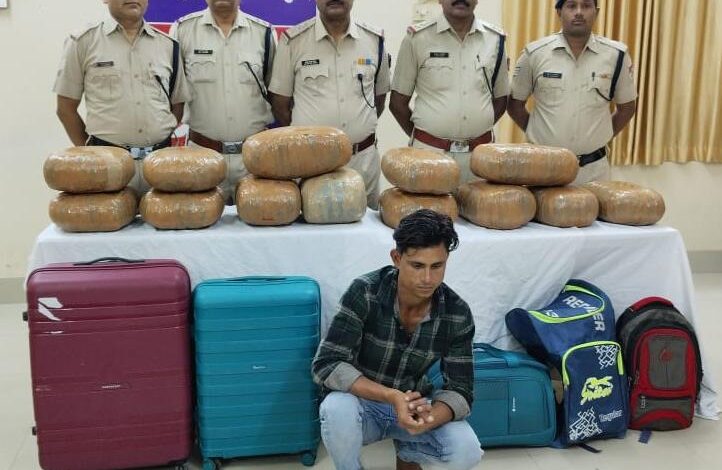 अंतरराज्यीय गांजा तस्कर गिरफ्तार अंतरराज्यीय गांजा तस्कर गिरफ्तार