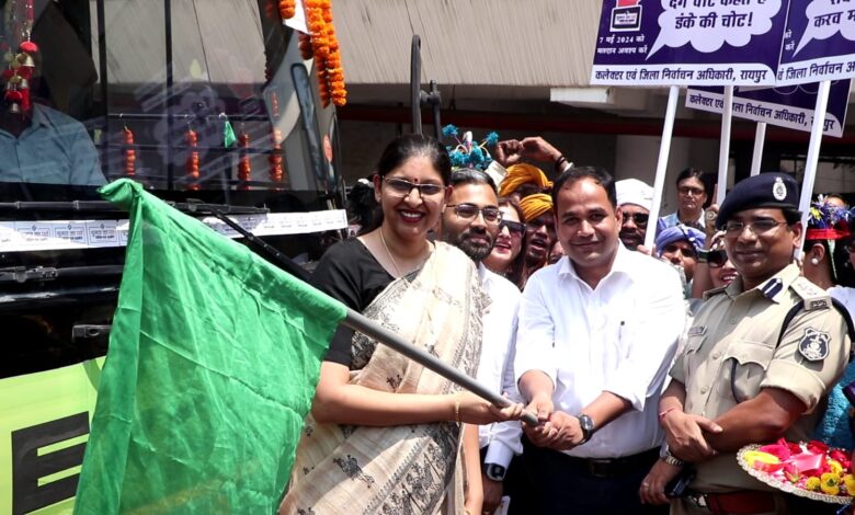 मतदाताओं को जागरूक करने निकाली गई बाइक रैली, स्वीप एक्सप्रेस