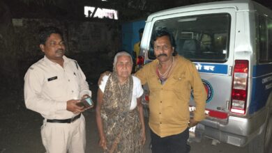 डायल 112 की सक्रियता से घर से भटकी बुजुर्ग महिला अपने घर पहुँची