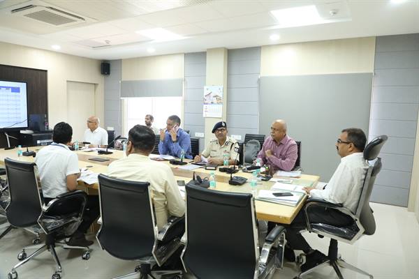 उड़नदस्ता और निगरानी दल रहें मुस्तैद, सुरक्षा व्यवस्था पर दें विशेष ध्यान