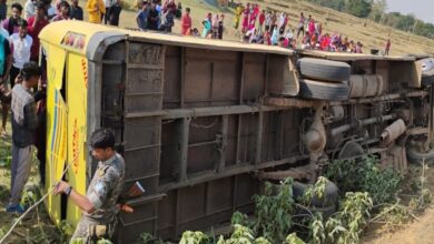 बच्चों से भरी स्कूली बस पलटी, 15 घायल