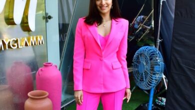 पिंक फॉर्मल में बॉसी लुक दिखा श्रद्धा कपूर का, काफी पसंद कर रहे लोग