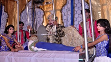 जादूगर सम्राट अजूबा का शो देखने उमड़ी भीड़, स्कूली बच्चों ने भी देखा रोमांचक जादू…