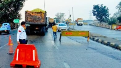 बिना नंबर वाहनों पर सख्त ट्रैफिक पुलिस ने 55 वाहन पकड़े बिना नंबर वाहनों पर सख्त ट्रैफिक पुलिस ने 55 वाहन पकड़े