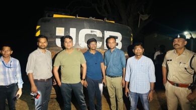 देर रात अवैध उत्खनन, जेसीबी सील