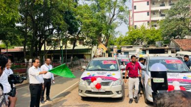 होम वोटिंग मतदान रथ को कलेक्टर ने हरी झंडी दिखाकर किया रवाना