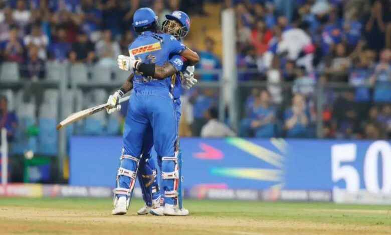 मुंबई ने RCB को 7 विकेट से हराया मुंबई ने RCB को 7 विकेट से हराया