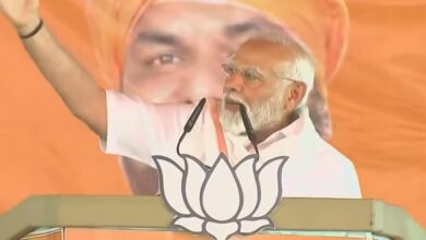 पीएम ने विपक्ष पर मंच से किए तीखे वार पीएम ने विपक्ष पर मंच से किए तीखे वार