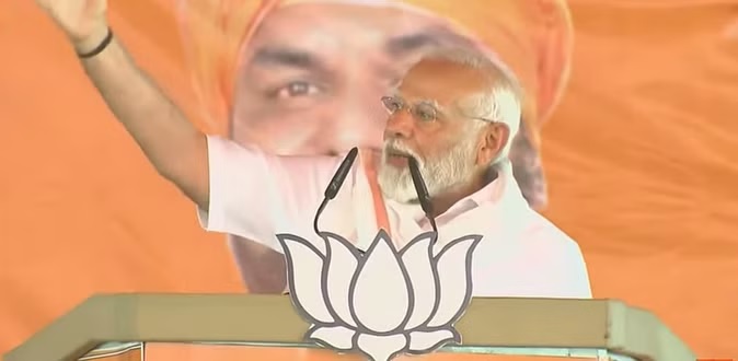 पीएम ने विपक्ष पर मंच से किए तीखे वार