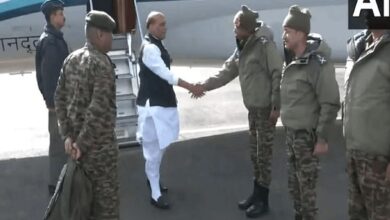 लद्दाख पहुंचे रक्षा मंत्री राजनाथ सिंह, जवानों से करेंगे बातचीत
