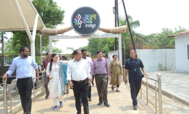 कलेक्टर डॉ. सिंह ने कला केन्द्र का किया निरीक्षण, दिये आवश्यक निर्देश