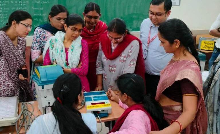 रायपुर लोकसभा के 857 मतदान केंद्रों में दिखेगी महिला सशक्तिकरण की झलक