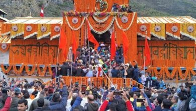 खुल गए बदरीनाथ धाम के कपाट, पावन पल के साक्षी बने हजारों श्रद्धालु