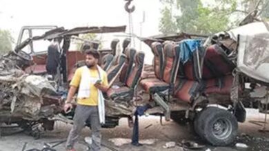 वैष्णो देवी जा रही श्रद्धालुओं से भरी बस ट्रक से टकराई, 7 की मौत