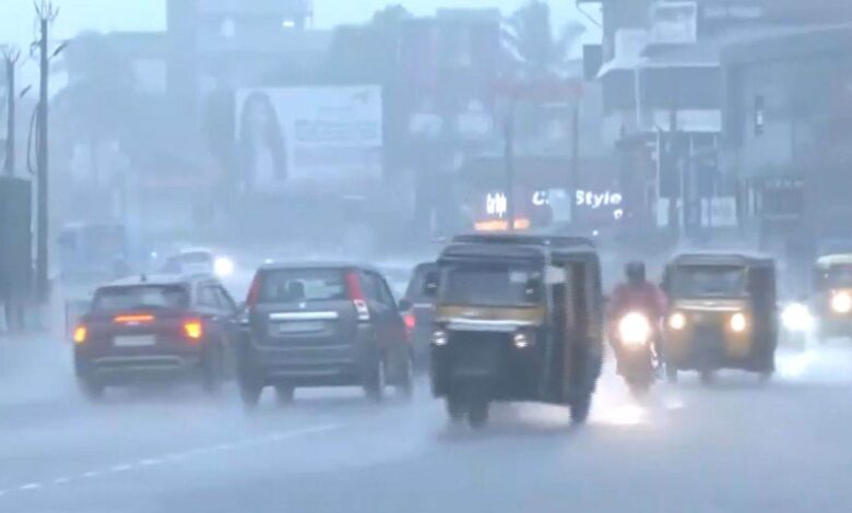 केरल में झमाझम बारिश, इसी रास्ते आएगा मानसून केरल में झमाझम बारिश, इसी रास्ते आएगा मानसून