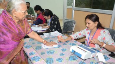 रायपुर के मतदान केंद्रों में मतदाताओं के लिए विशेष व्यवस्थाएं