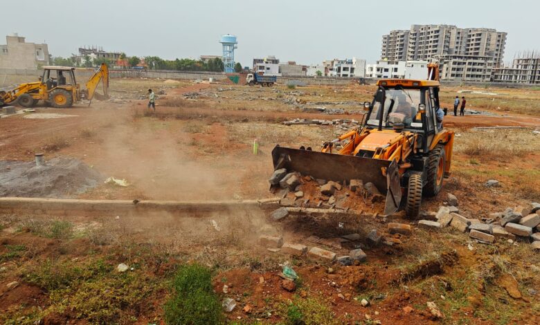 डूंडा में अवैध प्लाटिंग पर रोक, चलाया बुलडोजर