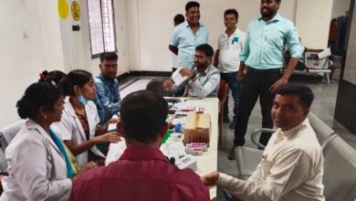 निगम में विश्व उच्च रक्तचाप दिवस पर स्वास्थ्य शिविर का आयुक्त ने किया निरीक्षण